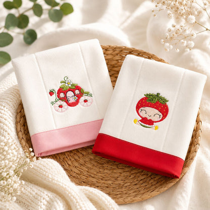 Set de 2 Paños de Bebé Bordados – Colección Fresas Dulces
